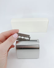 Load image into Gallery viewer, Kit: safety razor with bin and razors
